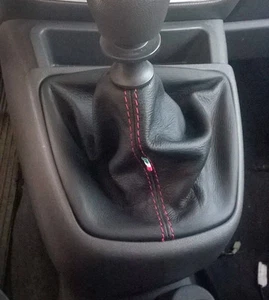 CUFFIA LEVA CAMBIO VERA PELLE NERA cuciture rosse adatta a FIAT QUBO Fiorino - Foto 1 di 3
