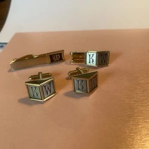 Hickok EE. UU. Para Hombres Gemelos Corbata Clips Monograma KW Tono Dorado - Imagen 1 de 17