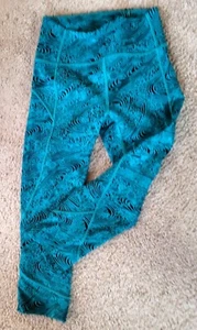 Lululemon Kitakami In Movement Crop Everlux 19" Spirit Green Black Sz 4 - Picture 1 of 4
