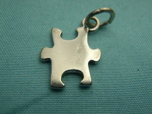 Ciondolo Ciondolo Argento Sterling 925 Puzzle Simbolo Puzzle Simbolo Autismo MADE IN USA - Foto 1 di 7