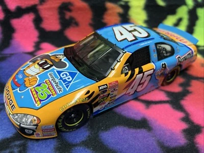 Dodge Intrepid 2003 1:24 fundido a presión Action Kyle Petty #45 Georgia Pacific Garfield Foto 1 de 4