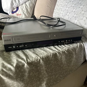 RCA DVD VCR Combo Recorder & 6 Head DRC8320N READ FOR PARTS ONLY - Picture 1 of 2