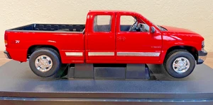 Vintage Welly 1999 Chevrolet Silverado 1500 Red Z71 Pickup Truck 1:18 - Picture 1 of 21