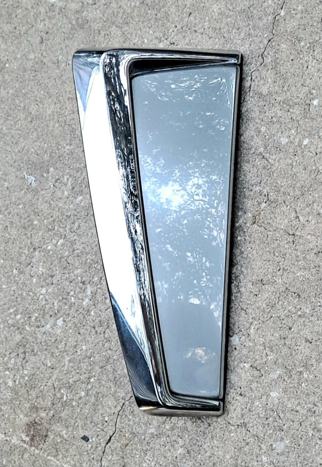 2013-2016 Cadillac SRX Chrome Fender Trim Lighted Driver Left 2014 2015 (C) - Image 1 of 4