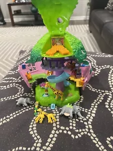 2000 Polly Pocket Bluebird Jungle Pets Baumhaus Spielset mit Tieren und Polly - Bild 1 von 8