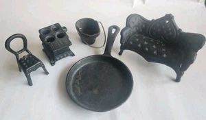 Vtg Queen CAST IRON Miniature Toy OVEN STOVE/ Furniture LOT - Picture 1 of 7