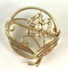 Vintage Sarah Coventry Floral Circle Swirl Brooch Pin Gold Tone with Faux Pearl - Picture 1 of 3