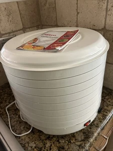 NESCO Gardenmaster Pro Food Dehydrator - 8 Trays - FD-1018A - 1000W *Works* - Picture 1 of 8
