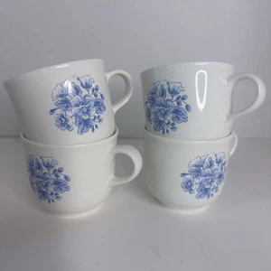 Corelle Corningware Steingut Kaffeetassen in blauen Blumenmuster - Bild 1 von 4