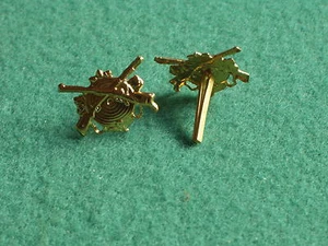 2 Pin Anstecker Reversnadel Hutabzeichen Kragenauflage gold Schütze Jagd Jäger - Bild 1 von 5