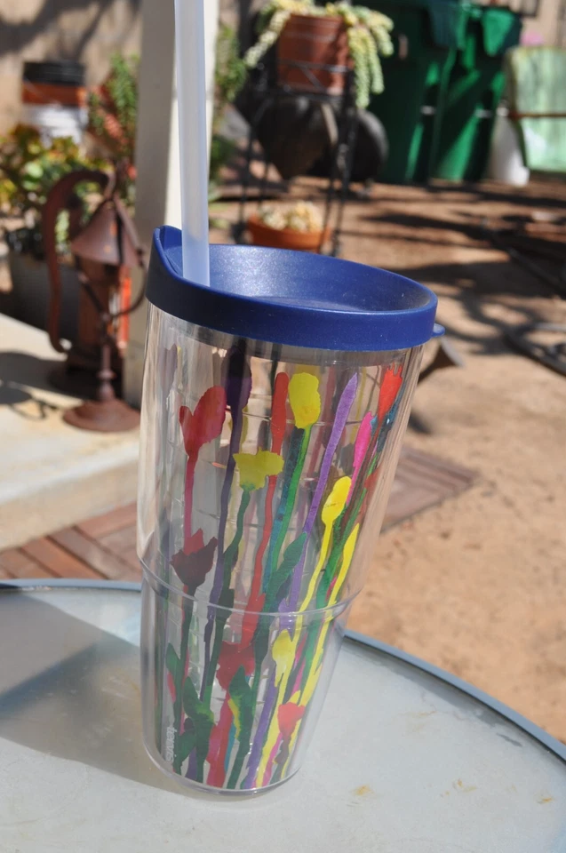 Vaso Tervis Tulipán 24 oz taza tapa azul con Tervis pajita rosa, amarillo, rojo Foto 1 de 1
