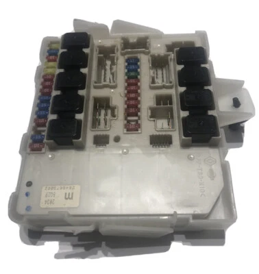 2004 - 2006 Nissan Armada Titan Infiniti Fuse Body Control Module 284B67S002 OEM - Изображение 1 из 2