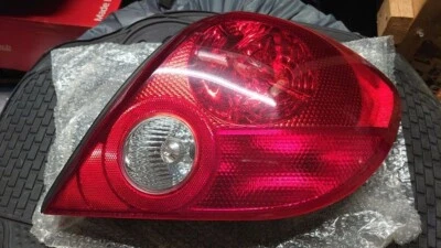 Оригинальный задний фонарь в сборе для Hyundai Tiburon 2003–2004 годов выпуска для правой пассажирской стороны - Изображение 1 из 4