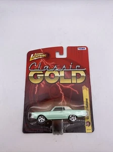 Johnny Lightning 1969 Lincoln Continental Classic Green Mint w/ White Top - Picture 1 of 6