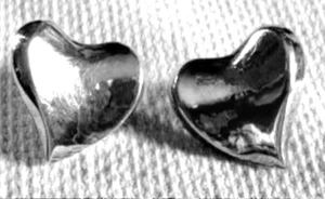 Earrings 925 Sterling Silver Heart Shape Pierced Posts 7 GM Vintage JEWELRY  - Picture 1 of 6