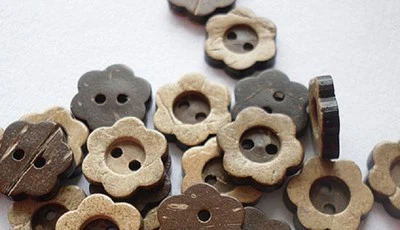 Pkg of 50 FLOWER 2-hole Coconut Shell Buttons 1/2" (12mm) Craft (231) - Image 1 of 2