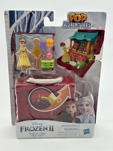Disney Frozen Pop Adventures Village Set Pop-Up Playset With Handle - Foto 1 di 4