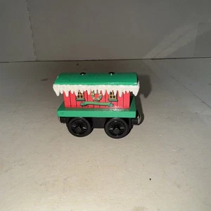 Thomas & seine Freunde Holzeisenbahn Zug Panzer Lok Winterbegleitwagen Weihnachten - Bild 1 von 8