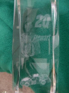 Pisapapeles de vidrio grabado láser 3D Tony Stewart NASCAR 6 pulgadas de alto - Imagen 1 de 7