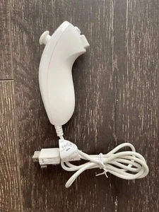 Genuine Nintendo Wii Remote Wii Nunchuck Control Wii U Compatible - Picture 1 of 2