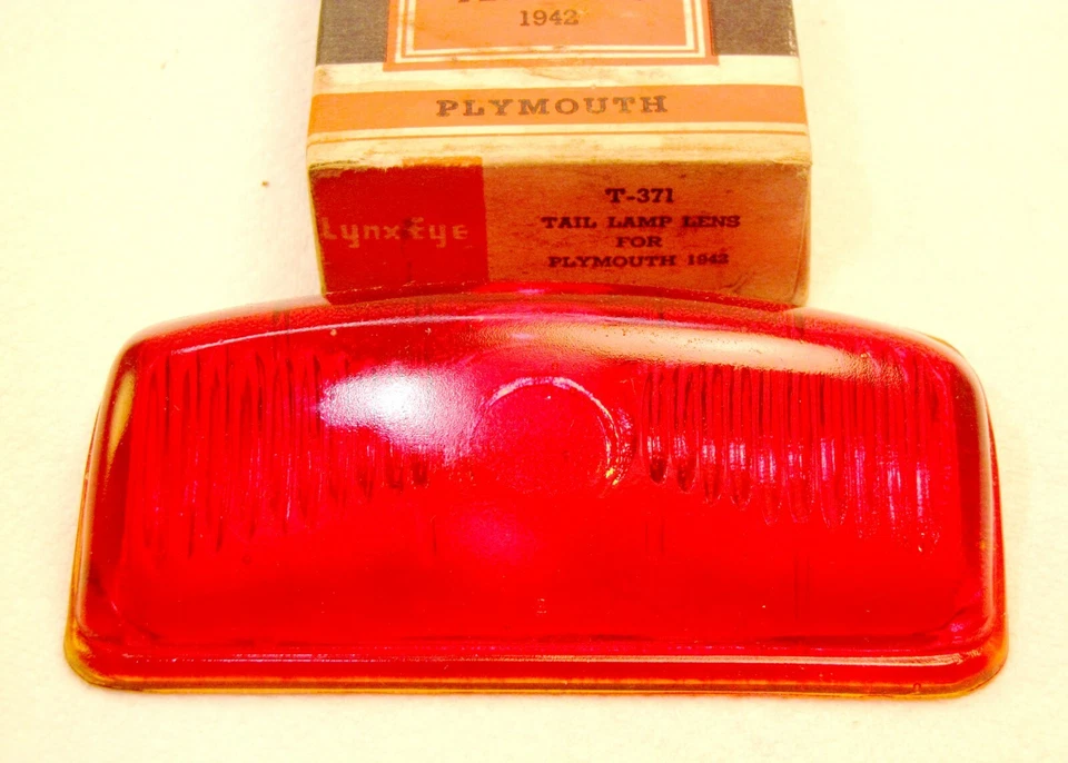 Lente de luz trasera Plymouth Deluxe 1942 nueva Nors Ruby Glass - ¡Bonito!! Foto 1 de 1
