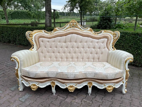 Italian Baroque/Rococo Settee in Lacquer Beech and Damask Cover