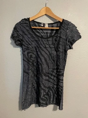 Womens Top Medium Black Gray Zebra Stripe Textured Lace Ruffle Grunge Y2K READ - Image 1 of 4
