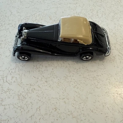 Coche diecast Mercedes 540k Hot Wheels 1982 vintage negro con techo tostado Foto 1 de 4
