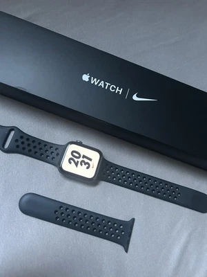 Apple Watch Series 6 Nike 44mm Aluminium - Bild 1 von 4