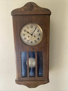 Vintage Wanduhr mit Eichengehäuse funktioniert einwandfrei mit Uhrenschlüssel - Bild 1 von 10