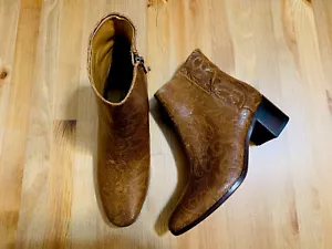Patricia Nash Marcella embossed leater ankle boots brown NWOB size 8.5 - Picture 1 of 6