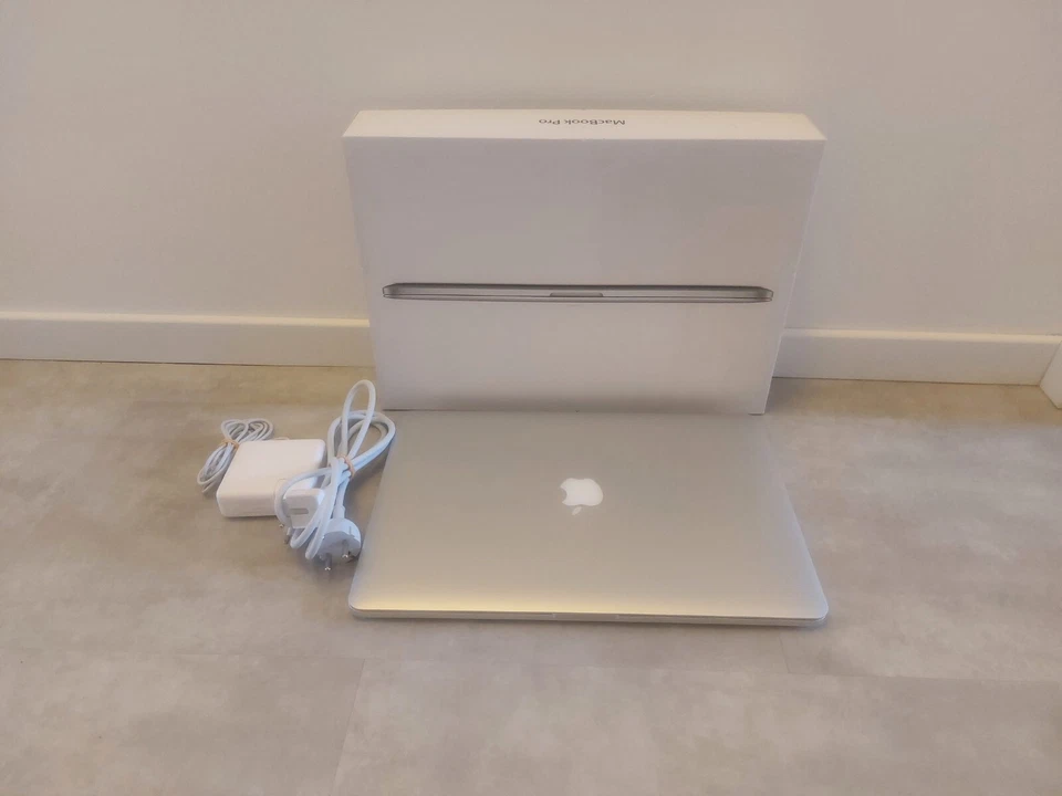 Apple MacBook Pro 15 Mitte 2012  A1398 i7 2,3GHz 256GB SSD 8GB - Bild 1 von 4