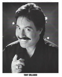 Foto vintage firmada a mano de Tony Orlando 8 X 10 - Imagen 1 de 2