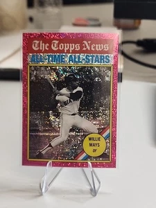 2025 Topps Heritage Willie Mays The Topps News Pink Sparkle #341 - Picture 1 of 2