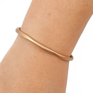 Mode Armreif 65 mm - 4 mm vergoldet nicht hohl mittig geschwungen Stil elegant - Bild 1 von 7