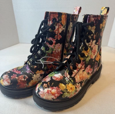 Botas de combate femininas florais refrigerante em excelente estado usado núcleo chalé zíper laterais rosas tamanho 7? - Imagem 1 de 4
