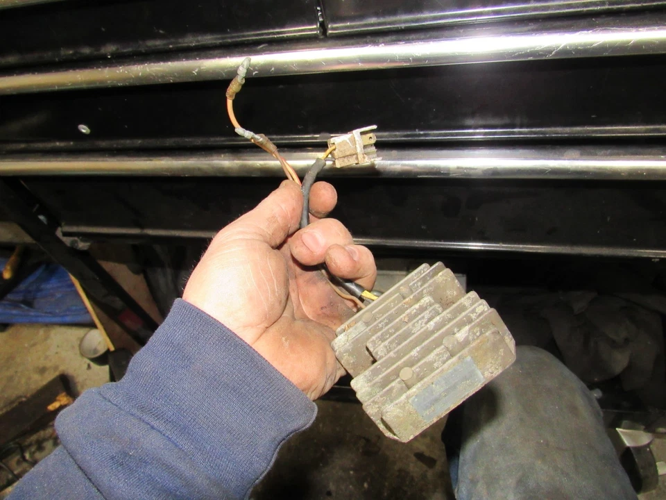 Kawasaki KZ750 M CSR 1982 rectificador de voltaje Foto 1 de 1