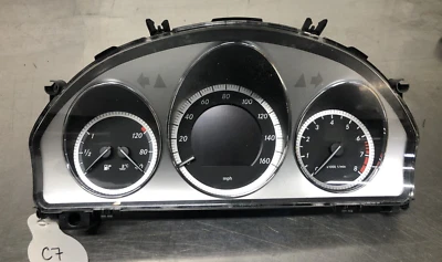 Cuadro medidor velocímetro instrumento Mercedes Benz C300 C350 2010 Foto 1 de 4