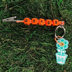 HOTI Hemp Handmade GRASS Orange Beaded Keychain Roach Clip Wood ATM Card Grabber - Picture 1 of 3