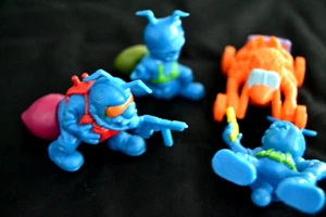 Lot of 4 Army Ants Figures Blue Orange PVC Vintage Hasbro 1980's - Foto 1 di 4