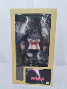 Medicom Toy Predator Super Real Hand Puppet - Picture 1 of 7