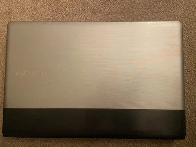 Samsung NP305E5A-A03US (AMD A6-3420M APU, 256GB SSD, 4GB RAM) Linux Mint - Image 1 of 4