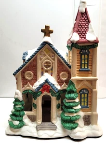 Beleuchtetes Weihnachtsdorfstück - Kirche mit Menschen im Inneren - Bild 1 von 5