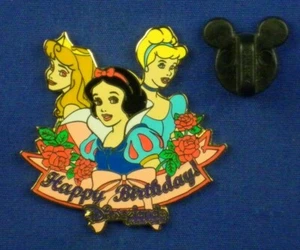Pin Feliz Cumpleaños Blancanieves Aurora Cenicienta Princesas # 20004 - Imagen 1 de 4