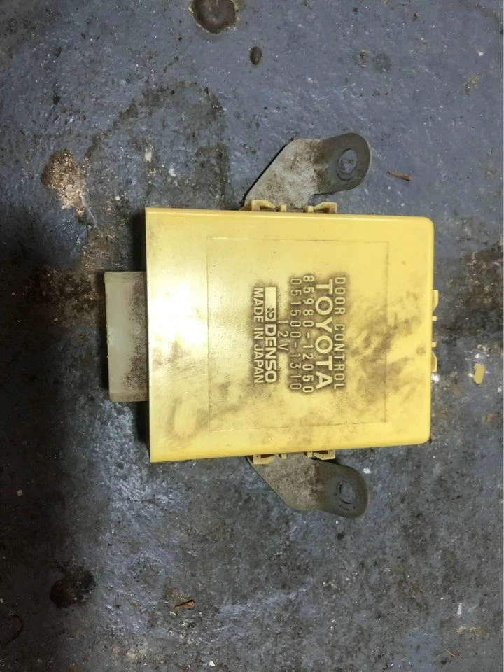 88 89 Toyota Corolla GT-S Door Lock Control Module AE-92 Relay 85980-12050 - Image 1 of 1