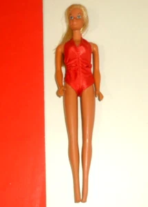 MATTEL #1067 MALIBU BARBIE DOLL 1975 COSTUME DA BAGNO ROSSO COREA (2) - Foto 1 di 7