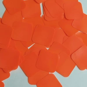 Lentejuelas cuadradas de diamante de 1,5" naranja brillante opaco vinilo fluorescente lentejuelas sueltas - Imagen 1 de 2