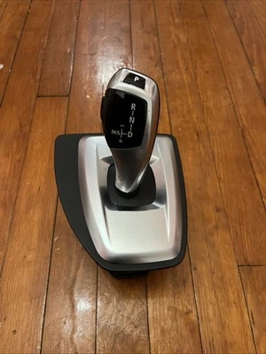 2008-2010 BMW E60 528xi 535i 550i Automatic Shifter Assembly with Trim Bezel OEM - Image 1 of 4
