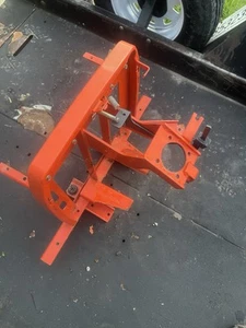 Pilar central de tractor Kubota serie BX K2561-57218 capó soporte cuerpo de chapa metálica - Imagen 1 de 9