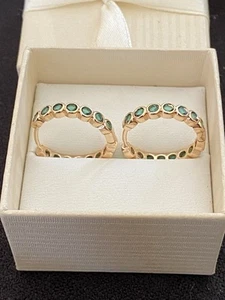 Simulated Emerald Green Crystal Gold Tone Hoop Earrings Beautiful Fun Fashion - Picture 1 of 6